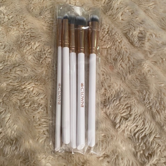 Crown 5-pc ‘All Eyes On You’ luxe brush set - Picture 2 of 2